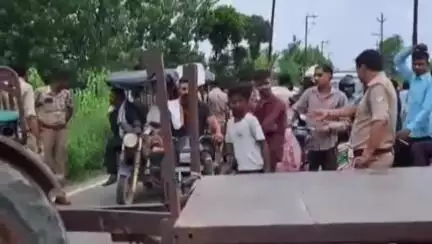 देवबंद: नानोता में नहर पुल के पास तेज रफ्तार पिकअप वाहन ने बाइक में मारी टक्कर, हादसे में भाभी की मौत, देवर गंभीर घायल