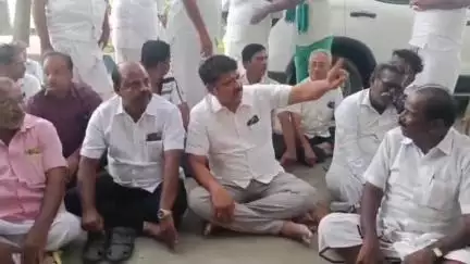 சாத்தூர்: டிஎஸ்பி அலுவலகத்தில் எம்எல்ஏ தரையில் அமர்ந்து தர்ணா போராட்டம்