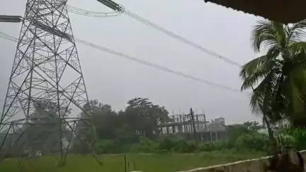 ఏలేశ్వరం రౌతులపూడి ప్రతిపాడు ప్రాంతాలలో ఏకదటిగా కురుస్తున్న వర్షం స్పందించిన జనజీవనం