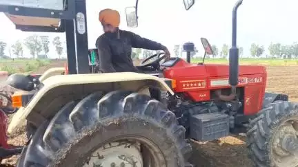 ਮੋਗਾ: ਮੋਗਾ ਦੇ4ਬਲਾਕ ਡਾਰਕ ਜੋਨ ਵਿੱਚ ਚਲੇ ਜਾਣ ਕਾਰਨ ਕਿਸਾਨਾਂ ਨੇ ਫਸਲੀ ਵਿੰਭਨਤਾ ਵੱਲ ਵਧਾਏ ਕਦਮ ਪਿੰਡ  ਘੱਲਕਲਾ ਚ ਕਿਸਾਨ ਨੇ ਮੱਕੀ ਦੀ ਫਸਲ ਬੀਜੇ