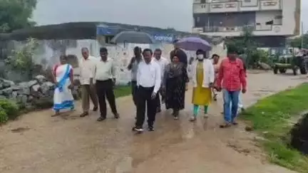 మెదక్: గొల్లిపర్తి శానిటేషన్ పై అసంతృప్తి వ్యక్తం చేసిన జిల్లా వైద్యాధికారి డాక్టర్ శ్రీరామ్