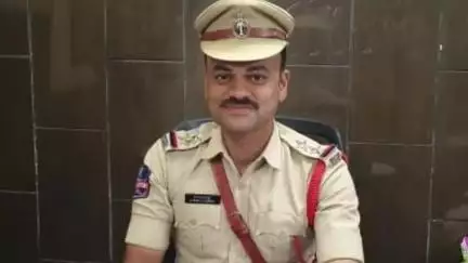 సిరిసిల్ల: బొలెరో వాహనంతో చెట్టును ఢీకొట్టి భయభ్రాంతులకు గురి చేసిన వ్యక్తి పై కేసు నమోదు
