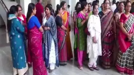 ଭୁବନେଶ୍ବର ମ୍ୟୁନିସିପାଲଟି କର୍ପୋରେସନ: ଲୋକସେବା ଭବନରେ OAS ସଂଘର ବୈଠକ; ଆସନ୍ତାକାଲି ସକାଳ ପର୍ଯ୍ୟନ୍ତ ସରକାରଙ୍କୁ ମହଲତ ଦେଲେ OAS ସଂଘ