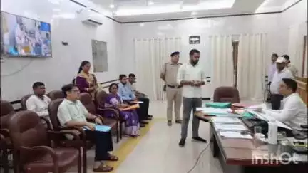 छपरा: जिला पदाधिकारी द्वारा लोक शिकायत के 14 मामलों की सुनवाई कर समाधान किया गया