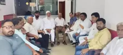 जसपुर: कांग्रेस के प्रदेश सचिव ने नादेही रोड स्थित विधायक कार्यालय पर कांग्रेस कार्यकर्ताओं के साथ बैठक की