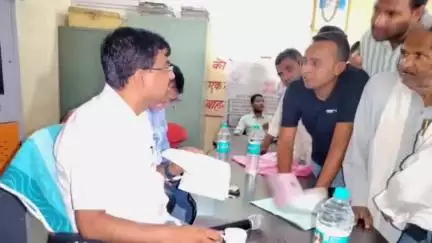 लालसोट: डिडवाना और निर्झरना में पं. दीनदयाल उपाध्याय अंत्योदय संबल पखवाड़ा के तहत आयोजित शिविर का उपजिला कलक्टर ने किया निरीक्षण