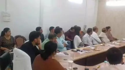 ধর্মনগর: সেন্ট্রালরোড স্থিত জেলাশাসকের অফিসের ভিসি হলে এক বৈঠক অনুষ্ঠিত হয়,উপস্থিত জেলাশাসক