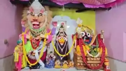 ଜୟପୁର: ଜୟପୁର  ରଥଯାତ୍ରା    ରେ ବାଙ୍କମଠ ଆଡପମଣ୍ଡପରେ ବଳଭଦ୍ର  ନୃସିଂହ  ଓ ଜଗନ୍ନାଥ  ନାରାୟଣ ବେଶରେ  ଭକ୍ତଙ୍କୁ ଦେଲେ ଦର୍ଶନ