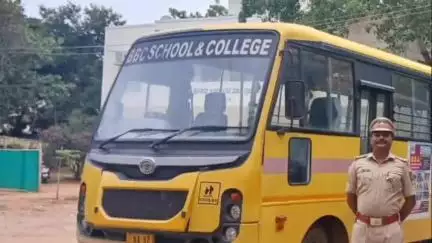 ಗಂಗಾವತಿ: ಮೊಟಾರು ಟ್ಯಾಕ್ಸ್ ಕಟ್ಟದ ವಾಹನಗಳನ್ನು ನಗರದಲ್ಲಿ ವಶಕ್ಕೆ ಪಡೆದ ಮೊಟರ್ ವಾಹನ ನೀರಿಕ್ಷ ವಿರೇಶ