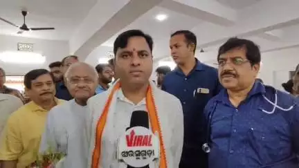 ଓରିଏଣ୍ଟ: ତାଳ୍ପପଟିଆ କଲ୍ୟାଣମଣ୍ଡପରେ ଆୟୋଜିତ ମେଗା ସ୍ୱାସ୍ଥ୍ୟ ପରୀକ୍ଷା ଓ ରକ୍ତଦାନ ଶିବିରରେ ଯୋଗ ଦେଇ ପ୍ରତିକ୍ରିୟା ରଖିଲେ ଝାରସୁଗୁଡା ବିଧାୟକ