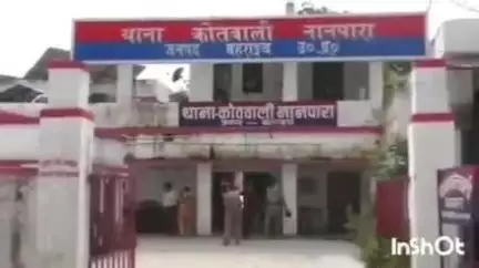 नानपारा: नानपारा कोतवाली क्षेत्र के एक गांव की महिला ने कुछ लोगों पर बेटी के साथ छेड़छाड़ करने का लगाया आरोप, पुलिस को दी तहरीर