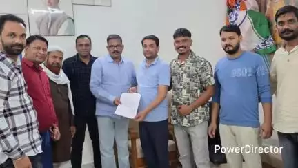दमुआ को तहसील बनाने की मांग, व्यापारियों ने विधायक को सौंपा पत्र