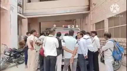 डीडवाना: ललासरी में पेड़ पर चढ़ना एक व्यक्ति के लिए बना मौत का काल, खेजड़ी के पेड़ से गिरकर किसान की हुई मौत