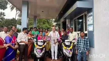 ಶಿರಸಿ: ಶಿಶು ಅಭಿವೃದ್ಧಿ ಇಲಾಖೆ ಆವರಣದಲ್ಲಿ ಶಾಸಕ ಹೆಬ್ಬಾರರಿಂದ ವಿಕಲಚೇತನರಿಗೆ ತ್ರಿಚಕ್ರ ವಾಹನ ವಿತರಣೆ