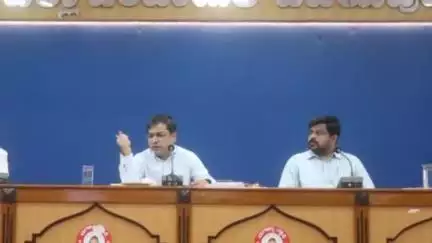 ವಿಜಯಪುರ: ಎಸ್‌ಎಸ್‌ಎಲ್‌ಸಿ, ಪಿಯುಸಿ ಫಲಿತಾಂಶ ಸುಧಾರಣೆಗೆ ನಗರದಲ್ಲಿ ಜಿಲ್ಲಾ ಉಸ್ತುವಾರಿ ಕಾರ್ಯದರ್ಶಿ ಉಜ್ವಲಕುಮಾರ್ ಘೋಷ್ ಸಭೆ