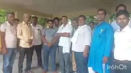 लखीमपुर: लखनऊ से इलाज के बाद लौट रहे परिवार की कार मालपुर के पास पेड़ से टकराई, पिता, बेटी और भाभी की हुई दर्दनाक मौत