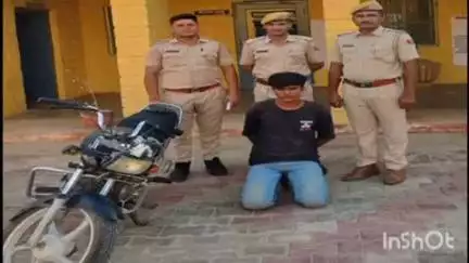 जैसलमेर: कोतवाली पुलिस ने ऑपरेशन खुलासा के तहत मोटरसाइकिल चोरी का किया खुलासा, एक आरोपी गिरफ्तार