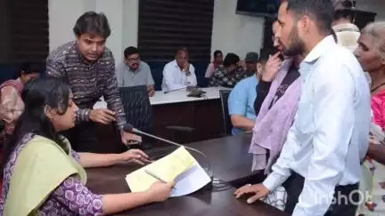 उज्जैन शहर: कलेक्टर रोशन कुमार सिंह ने प्रशासनिक संकुल भवन में की जनसुनवाई, अधिकारियों को दिए निर्देश