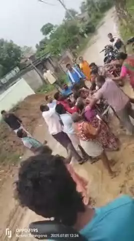 బెల్లంపల్లి: నెన్నల్ మండల కేంద్రంలో యూరియా కోసం కొట్టుకున్న రైతులు