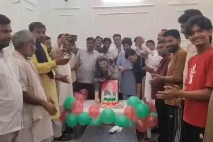 सहावर: बंगले पर सपा के राष्ट्रीय अध्यक्ष अखिलेश यादव का जन्मदिन मनाया, सपा नेत्री जाहिदा सुल्तान ने लंबी उम्र की की कामना