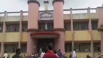 आर्णी: कामात कसूर करणाऱ्या कर्मचाऱ्यांना तहसीलदारांनी बजावला कारणे दाखवा नोटीस