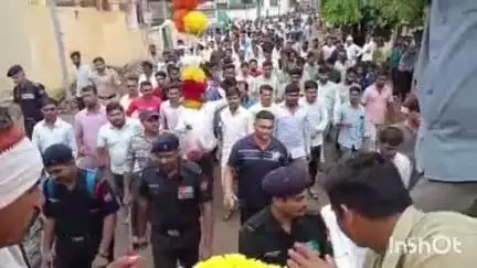 अकोट: सावरा येथे दिवंगत सैन्य अधिकारी हरीविजय जवंजाळ यांना शासकीय मानवंदनेत अखरेचा निरोप