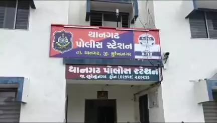 થાનગઢ: થાનગઢ ખાતે પોલીસે પ્રોહીબિસન ડ્રાઇવ યોજી ચાર શખ્સો વિરુદ્ધ ગુન્હો નોંધ્યો.