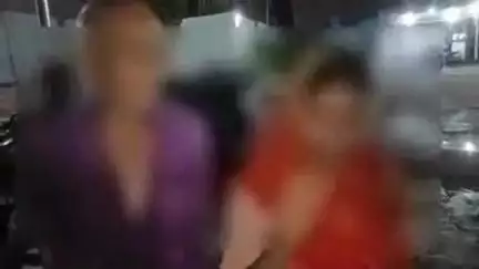 फिरोज़ाबाद: थाना रसूलपुर क्षेत्र में ससुर और बहू के बीच सड़क पर विवाद, बहू ने एक महीने से पति न मिलने का लगाया आरोप