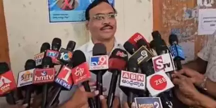 మేడ్చల్: కూకట్పల్లి జోనల్ కార్యాలయంలో ఏసీబీ  రైడ్స్, వివరాలు వెల్లడించిన ఎసిబి డి ఎస్ పి శ్రీధర్