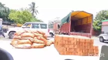 झंझारपुर: भैरवस्थान थाने की पुलिस ने बस व ट्रक से भारी मात्रा में शराब जब्त की, पांच शराब तस्कर गिरफ्तार