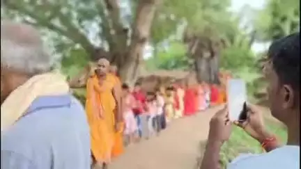 बिंद: इंब्राहिमपुर गांव में अखंड कीर्तन से पहले 251 कुंवारी कन्याओं और महिला श्रद्धालुओं ने निकाली कलश यात्रा