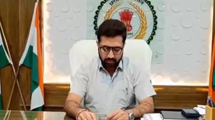 महासमुंद: कलेक्टर ने साप्ताहिक जन चौपाल में आमजनों की विभिन्न समस्याएं सुनी, कुल 55 आवेदन हुए प्राप्त