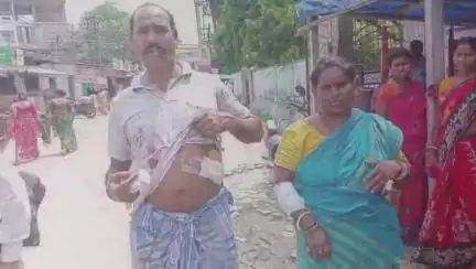 গাজোল: ১২কোনা গ্রাম এলাকায় বাবা এবং মাকে চাকু দিয়ে প্রাণে মেরে ফেলার চেষ্টার অভিযোগ উঠল ছেলের বিরুদ্ধে ঘটনায় চানঞ্চল্য এলাকা