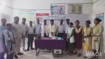 कुर्सेला: कुर्सेला प्राथमिक स्वास्थ्य केंद्र में डॉक्टर डे धूमधाम से मनाया गया, कर्मी को अंगवस्त्र देकर सम्मानित किया