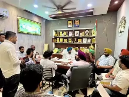 ਲੁਧਿਆਣਾ ਪੂਰਬੀ: ਟਿੱਬਾ ਰੋਡ ਵਿਧਾਇਕ ਦਲਜੀਤ ਸਿੰਘ ਗਰੇਵਾਲ ਭੋਲਾ ਨੇ ਬਿਜਲੀ ਅਧਿਕਾਰੀਆਂ ਨਾਲ ਕੀਤੀ ਅਹਿਮ ਮੀਟਿੰਗ