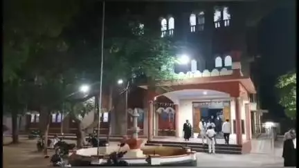 திருப்பத்தூர்: திருப்பத்தூர் கோர்ட்டில் நீதிபதியை தரக்குறைவாக பேசிய வழக்கறிஞர் கைது