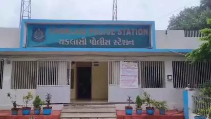 નડિયાદ: નડિયાદ તાલુકાના સોડપુર ખાતે ખેતરમાં ગાયો કેમ આવી જાય છે તેવી નજીવી બાબતે મારામારી કરી ઇજા પહોંચાડતા ફરિયાદ નોંધાવી.