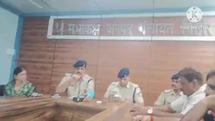 पिछोर: पिछोर नगर: जनपद पंचायत सभागार में नवीन कानून लागू होने के 1 वर्ष पूर्ण होने पर एसडीओपी ने की सभा आयोजित