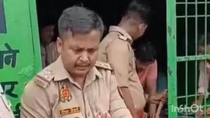 लखीमपुर: महावागंज में यूरिया खाद के लिए किसानों में मारामारी, सुबह से लाइन में लगे किसान, टोकन पर टिकी खेती की किस्मत