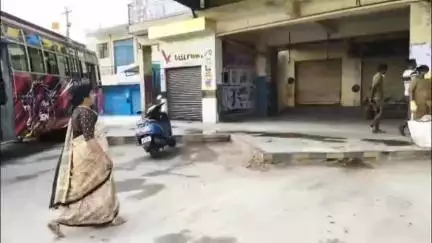 ಕೆ.ಜಿ.ಎಫ್: ಬೈಕ್ ಮತ್ತು ಇತರ ವಾಹನಗಳಿಗೆ ನಿಷೇಧ ಮಾಡಿ ಕಟ್ಟುನಿಟ್ಟಾಗ ಸೂಚನೆ: ನಗರದಲ್ಲಿ ನಗರಸಭೆ ಅಧ್ಯಕ್ಷೆ ಇಂದಿರಾಗಾಂಧಿ