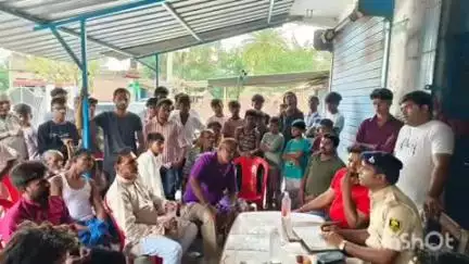 बरौली: बघेजी गांव में मोहर्रम पर्व को लेकर शांति समिति की बैठक आयोजित, थाना प्रभारी ने दिए निर्देश