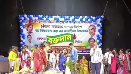 রায়গঞ্জ: রায়গঞ্জ বিধান মঞ্চে স্বেচ্ছায় রক্তদান শিবিরের আয়োজন করল জেলা মহিলা তৃণমূল কংগ্রেস