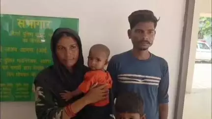 मथुरा: चोरी हुई बच्ची को पुलिस ने मां के सुपुर्द कर लौटाई मुस्कान, मां ने छोड़ दी थी आस