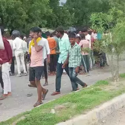 चुनार: घाटमपुर हाईवे पर अनियंत्रित होकर गिरी बाइक, दो लोग गंभीर रूप से हुए घायल