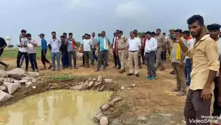 मिर्ज़ापुर: अपर हिनौती गांव में गड्ढे में डूबने से दो बच्चों की मौत के मामले में ठेकेदार की लापरवाही पर दर्ज किया गया मुकदमा