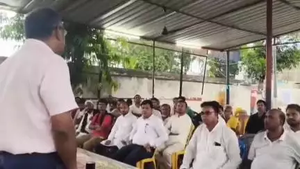 गोगरी: गोगरी बीडीओ ने मतदाता सूची पुनरीक्षण कार्यक्रम को लेकर लोगों को किया जागरूक