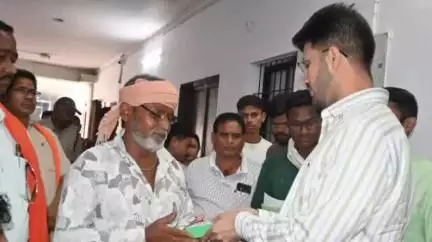पलारी: कलेक्टर ने मंगलवार को जनदर्शन में लोगों की समस्याएं सुनी, श्रवणबाधित कृष्ण कुमार को तत्काल मिला श्रवण यंत्र