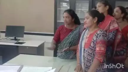 લાઠી: આંગણવાડી મહિલાઓ દ્વારા બી.એલ.ઓ ની કામગીરી માંથી મુક્તિ માટે પ્રાંત અધિકારીને પાઠવ્યું આવેદનપત્ર.