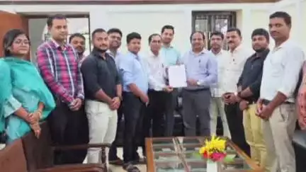 କେନ୍ଦୁଝର ସହର: ବିଏମସି ଅଧିକାରୀଙ୍କୁ ମାଡ଼ ଘଟଣା
ସାମୁହିକ ଛୁଟିରେ ଗଲେ କେନ୍ଦୁଝର ଜିଲ୍ଲାର ସମସ୍ତ ଓଏଏସ ଅଧିକାରୀ କେନ୍ଦୁଝର ଠାରେ ବୈଠକ ଅନୁଷ୍ଠିତ
