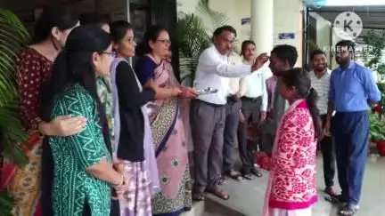 अमरवाड़ा: शासकीय स्नातक महाविद्यालय अमरवाड़ा में दीक्षारंभ कार्यक्रम आयोजित, विद्यार्थियों को लगाया तिलक